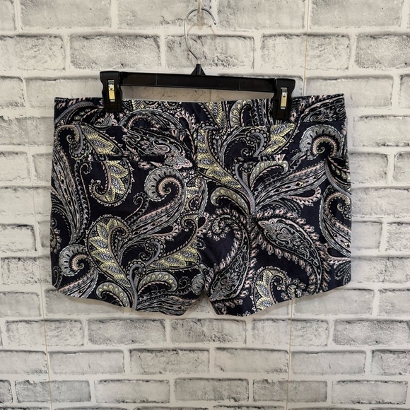 Women’s Banana Republic blue paisley print flat front Hampton fit shorts size 14 - Picture 2 of 5